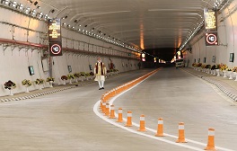 Atal Tunnel Jarur Ghumne Jaye