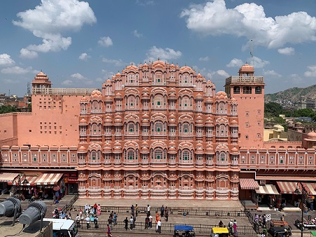 Hawa Mahal Jaipur Me Ghumne Ke Liye Best Jagah Hai