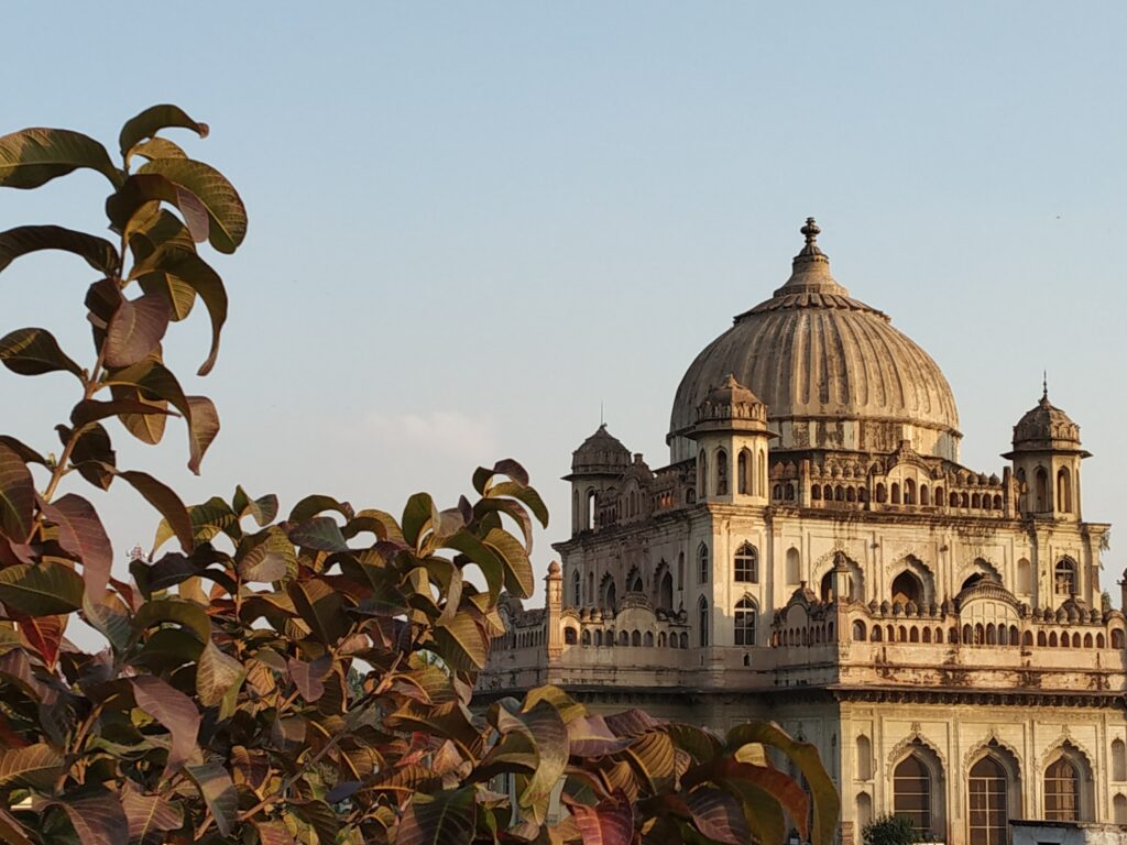 Saadat Ali Maqbara is the tourist place in Lucknow