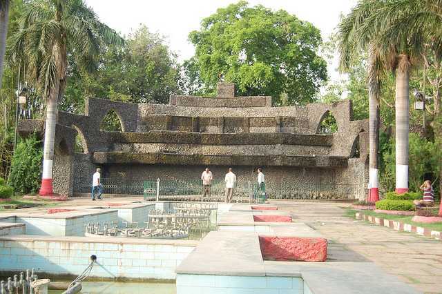 Meghdoot Garden Indore is the tourist place in indore
