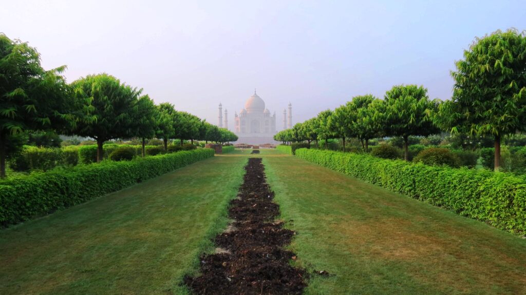Mehtab Bagh is the best tourist place in Agra
