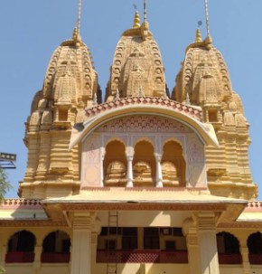 Iskcon Temple Ahmedabad Me Ghumne Ki Jagah Hai