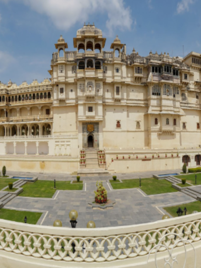 राजस्थान के खूबसूरत महल जिन्हें देखकर आप भी कहेंगे वाह!