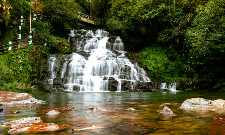 Elephant Falls Shillong Ke Nikat ek khubsurat jagah hai